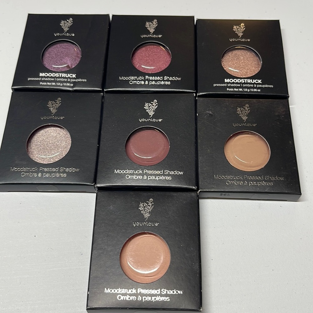 Younique moonstruck pressed shadow